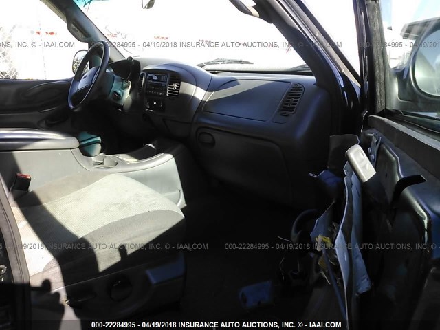 1FMRU15L11LB65488 - 2001 FORD EXPEDITION XLT შავი ფოტო 5