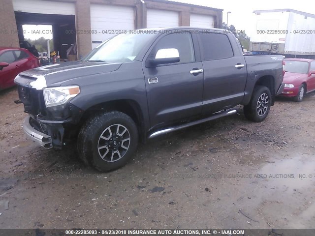 5TFAW5F13GX545868 - 2016 TOYOTA TUNDRA CREWMAX 1794/PLATINUM GRAY photo 2