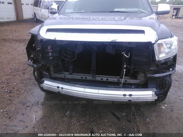 5TFAW5F13GX545868 - 2016 TOYOTA TUNDRA CREWMAX 1794/PLATINUM 灰色 照片 6