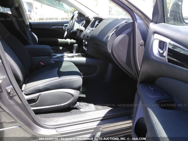 5N1DR2MN0HC655998 - 2017 NISSAN PATHFINDER S/SV/SL/PLATINUM 灰色 照片 5