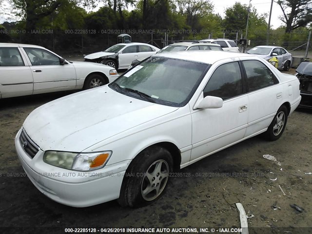 4T1BF22K41U967475 - 2001 TOYOTA CAMRY LE/XLE WHITE photo 2