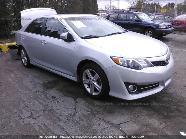 4T1BF1FK3EU368061 - 2014 TOYOTA CAMRY L/SE/LE/XLE 银色 照片 1