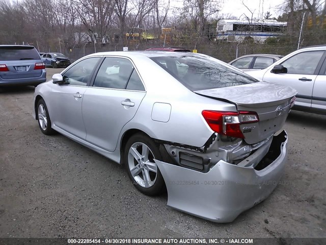 4T1BF1FK3EU368061 - 2014 TOYOTA CAMRY L/SE/LE/XLE 银色 照片 3