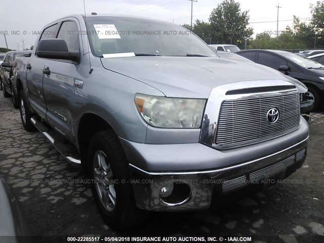 5TFDW5F17AX129360 - 2010 TOYOTA TUNDRA CREWMAX SR5 SILVER photo 1