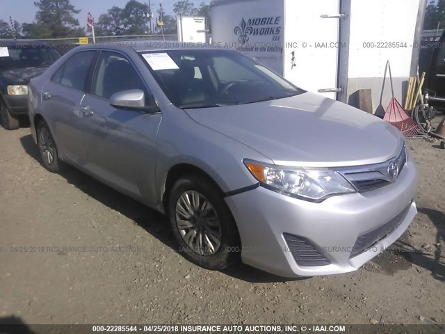 4T4BF1FK4ER443646 - 2014 TOYOTA CAMRY L/SE/LE/XLE SILVER photo 1