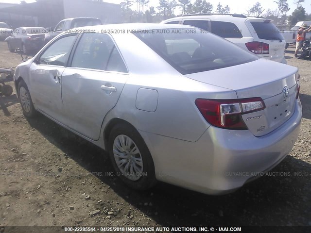 4T4BF1FK4ER443646 - 2014 TOYOTA CAMRY L/SE/LE/XLE SILVER photo 3