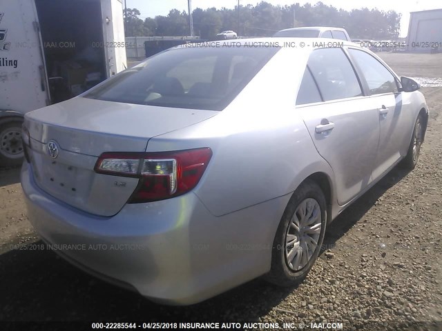 4T4BF1FK4ER443646 - 2014 TOYOTA CAMRY L/SE/LE/XLE 银色 照片 4