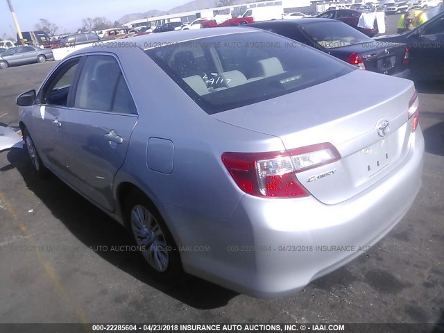 4T4BF1FK8CR172958 - 2012 TOYOTA CAMRY SE/LE/XLE 银色 照片 3