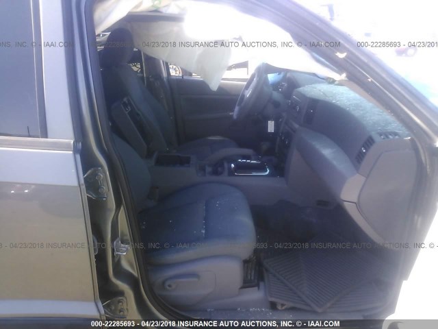 1J8GR48K77C680286 - 2007 JEEP GRAND CHEROKEE LAREDO/COLUMBIA/FREEDOM ვერცხლისფერი ფოტო 5