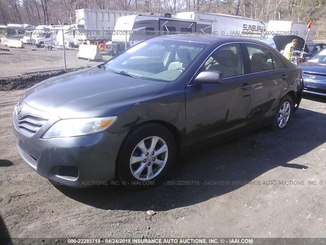 4T4BF3EK5BR101468 - 2011 TOYOTA CAMRY SE/LE/XLE GRAY photo 2