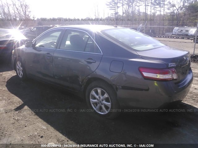 4T4BF3EK5BR101468 - 2011 TOYOTA CAMRY SE/LE/XLE GRAY photo 3
