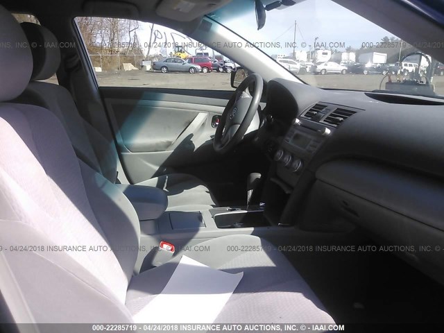 4T4BF3EK5BR101468 - 2011 TOYOTA CAMRY SE/LE/XLE GRAY photo 5