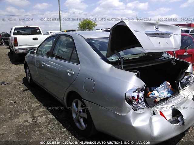4T1BE32K45U096379 - 2005 TOYOTA CAMRY LE/XLE/SE SILVER photo 3