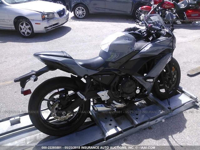 JKAEXEJ15JDA02677 - 2018 KAWASAKI EX650 J ნაცრისფერი ფოტო 4