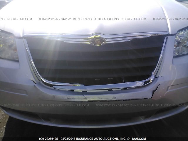 2A8HR44H28R678176 - 2008 CHRYSLER TOWN & COUNTRY LX SILVER photo 6