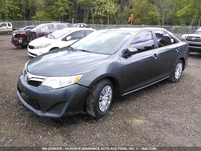 4T1BF1FK9CU197779 - 2012 TOYOTA CAMRY SE/LE/XLE ნაცრისფერი ფოტო 2