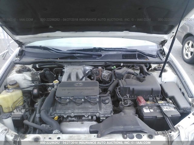 JTDBF32K230109703 - 2003 TOYOTA CAMRY LE/XLE WHITE photo 10