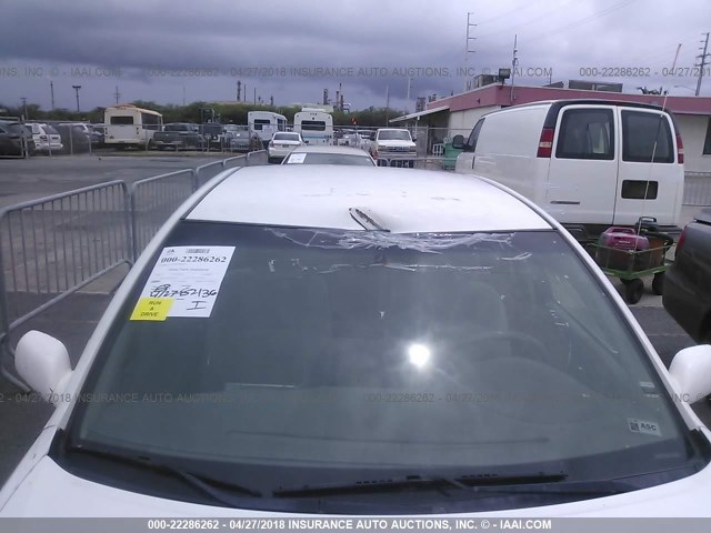 JTDBF32K230109703 - 2003 TOYOTA CAMRY LE/XLE WHITE photo 6