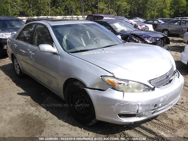 JTDBF30K120003860 - 2002 TOYOTA CAMRY LE/XLE/SE SILVER photo 1