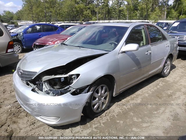 JTDBF30K120003860 - 2002 TOYOTA CAMRY LE/XLE/SE SILVER photo 2