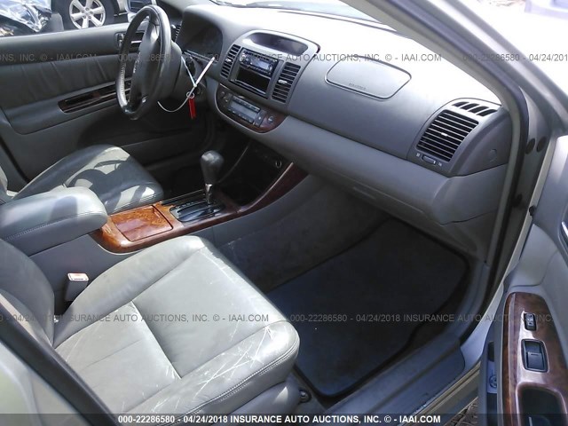JTDBF30K120003860 - 2002 TOYOTA CAMRY LE/XLE/SE 银色 照片 5