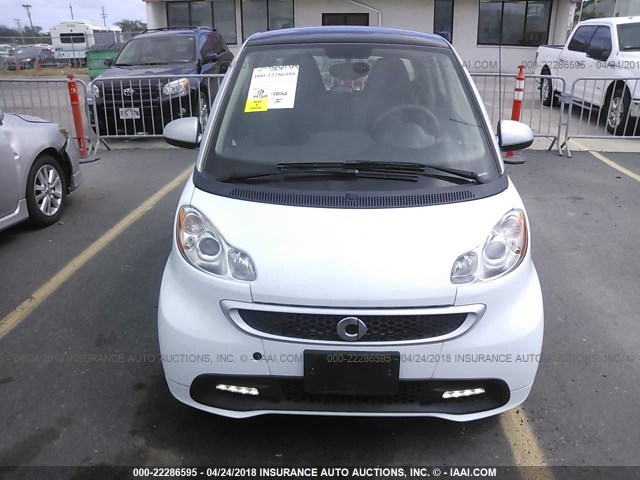 WMEEJ3BA1FK800282 - 2015 SMART FORTWO PURE/PASSION WHITE photo 6