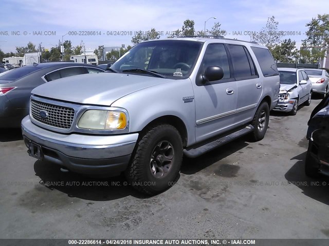1FMPU16L0YLA00726 - 2000 FORD EXPEDITION XLT SILVER photo 2