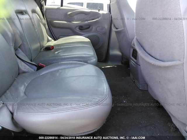 1FMPU16L0YLA00726 - 2000 FORD EXPEDITION XLT SILVER photo 8