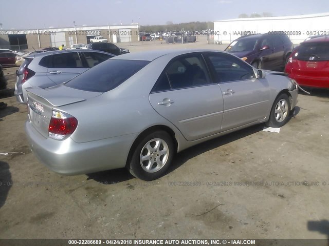 4T1BE32K95U970676 - 2005 TOYOTA CAMRY LE/XLE/SE SILVER photo 4