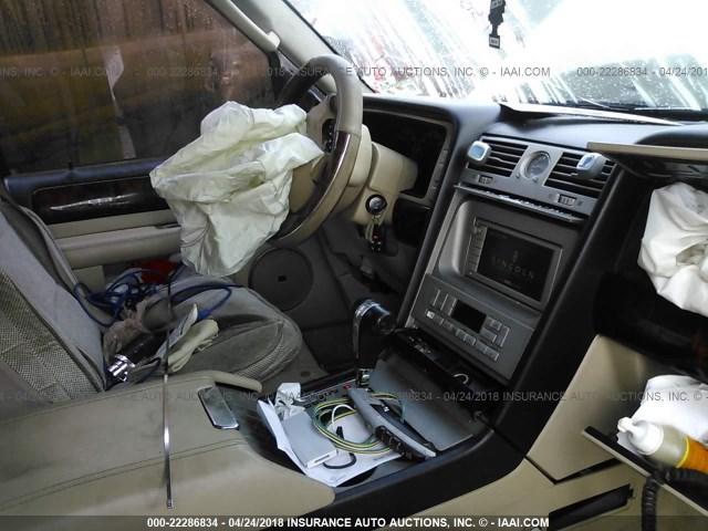 5LMFU27555LJ16451 - 2005 LINCOLN NAVIGATOR 奶油色 照片 5