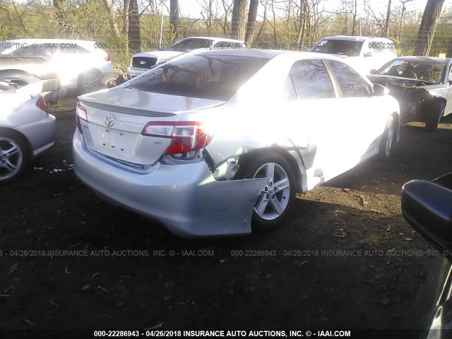 4T1BF1FK6DU708172 - 2013 TOYOTA CAMRY L/SE/LE/XLE ვერცხლისფერი ფოტო 4