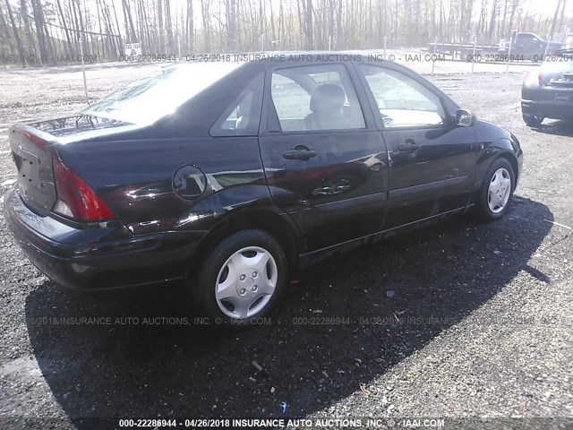 1FAFP33P94W200495 - 2004 FORD FOCUS LX BLACK photo 4