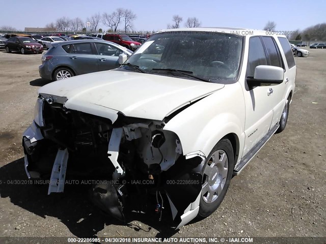 5LMFU28595LJ09677 - 2005 LINCOLN NAVIGATOR WHITE photo 2