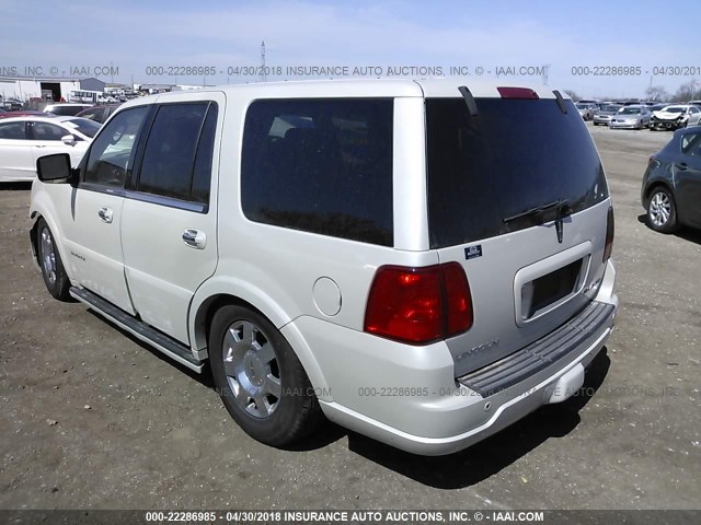 5LMFU28595LJ09677 - 2005 LINCOLN NAVIGATOR WHITE photo 3