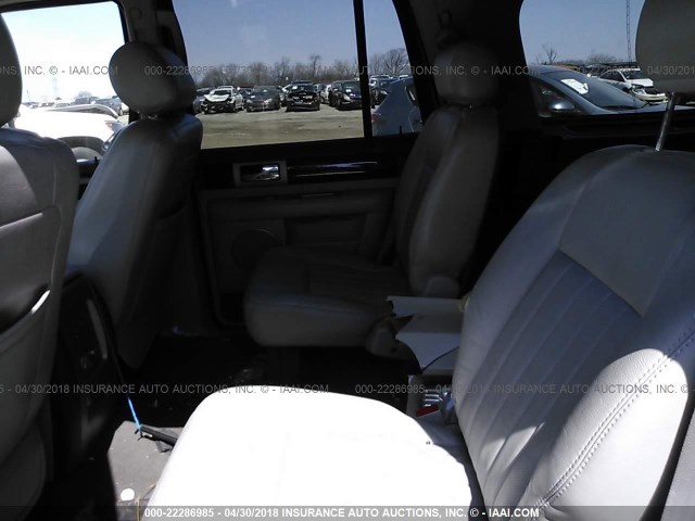 5LMFU28595LJ09677 - 2005 LINCOLN NAVIGATOR WHITE photo 8
