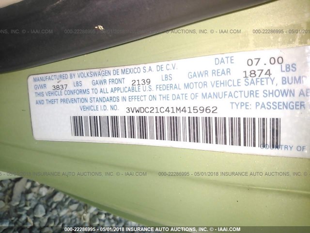 3VWDC21C41M415962 - 2001 VOLKSWAGEN NEW BEETLE GLX 绿色 照片 9