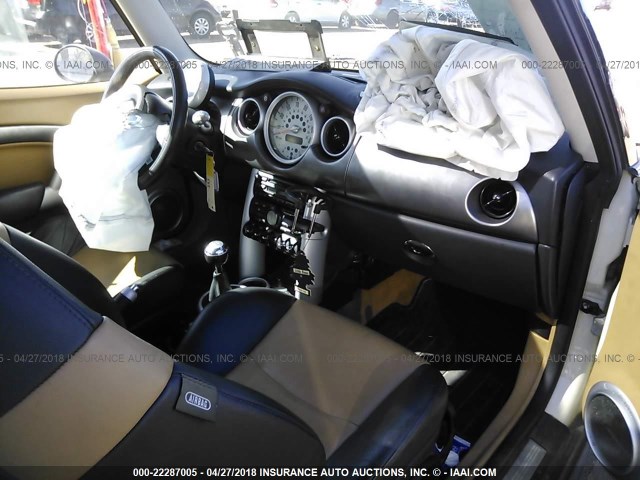 WMWRE33445TD94391 - 2005 MINI COOPER S WHITE photo 5