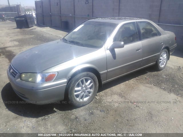 JT2BF28K1Y0258038 - 2000 TOYOTA CAMRY LE/XLE GRAY photo 2