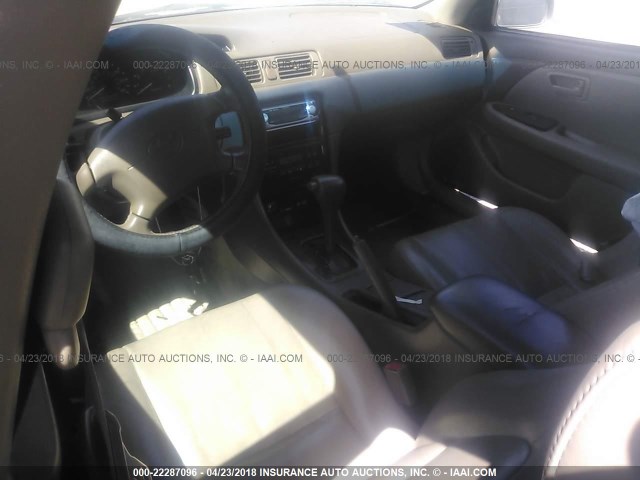 JT2BF28K1Y0258038 - 2000 TOYOTA CAMRY LE/XLE ნაცრისფერი ფოტო 5