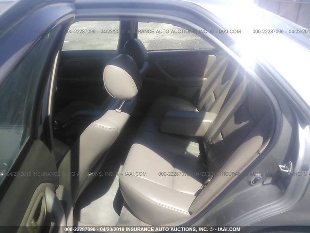 JT2BF28K1Y0258038 - 2000 TOYOTA CAMRY LE/XLE ნაცრისფერი ფოტო 8