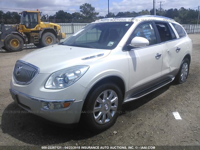 5GAKRBED1BJ404784 - 2011 BUICK ENCLAVE CXL WHITE photo 2