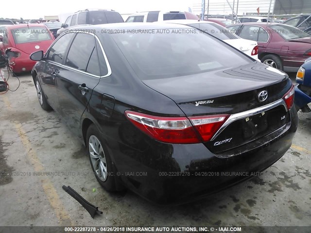 4T1BF1FK8HU335755 - 2017 TOYOTA CAMRY LE/XLE/SE/XSE BLACK photo 3