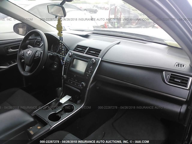 4T1BF1FK8HU335755 - 2017 TOYOTA CAMRY LE/XLE/SE/XSE BLACK photo 5