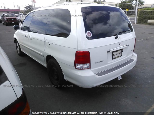 KNDUP131726296819 - 2002 KIA SEDONA EX/LX WHITE photo 3