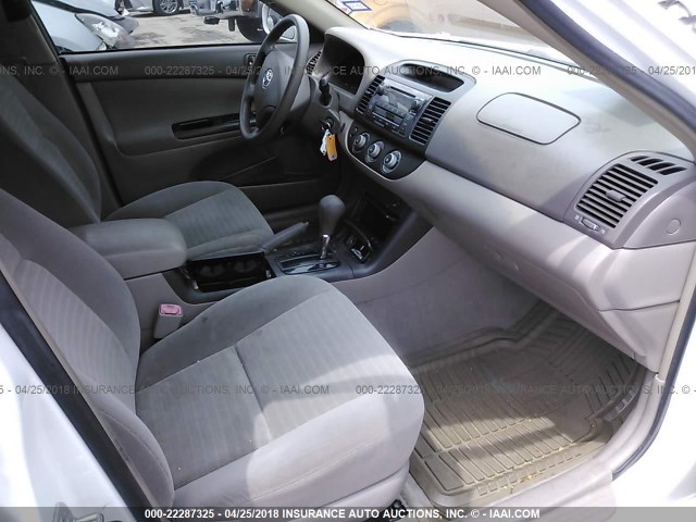 4T1BE32K95U009253 - 2005 TOYOTA CAMRY LE/XLE/SE 白色 照片 5