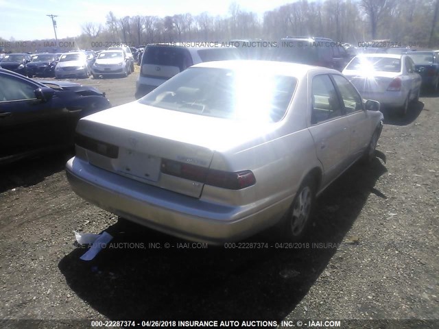 JT2BF28KXX0183001 - 1999 TOYOTA CAMRY LE/XLE GOLD photo 4