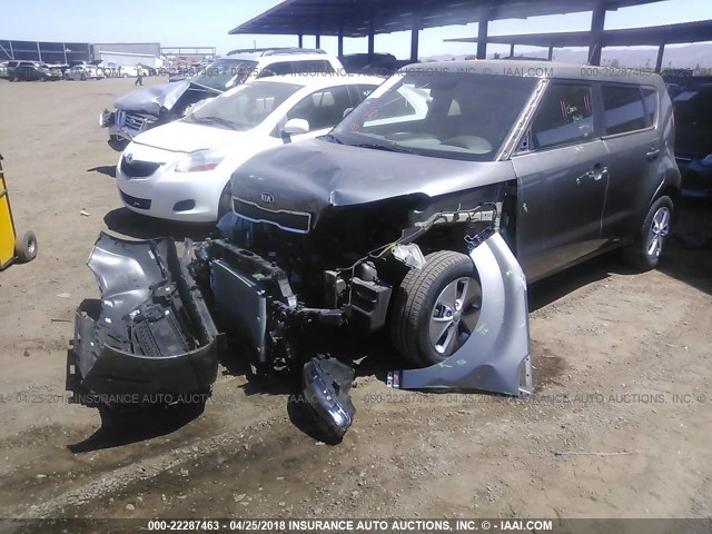 KNDJN2A21E7068033 - 2014 KIA SOUL GRAY photo 2