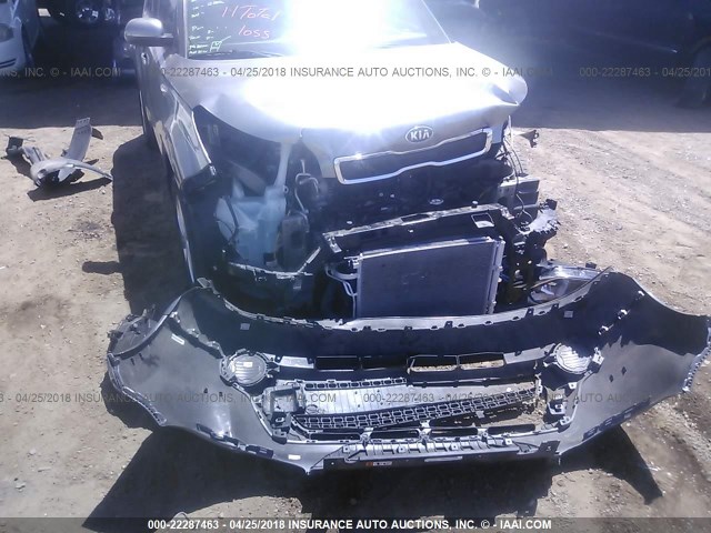 KNDJN2A21E7068033 - 2014 KIA SOUL GRAY photo 6