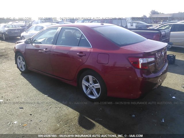 4T1BF1FK8CU551839 - 2012 TOYOTA CAMRY SE/LE/XLE RED photo 3