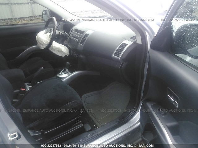 JA4AS2AWXCU019773 - 2012 MITSUBISHI OUTLANDER ES SILVER photo 5